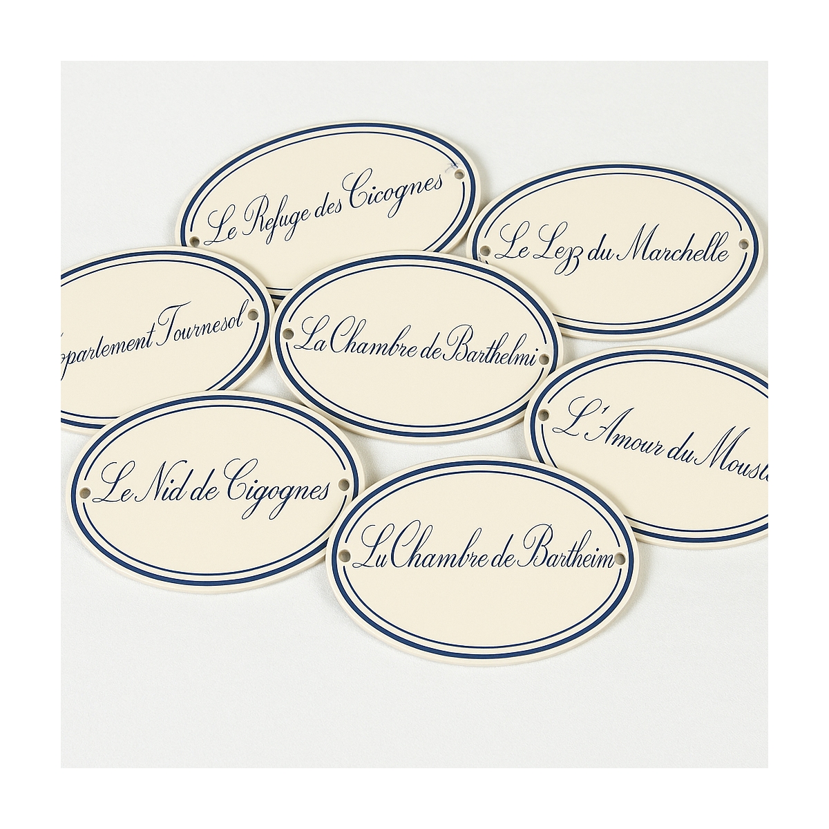 Pancarte pour habitation en émail - Matière métal forme originale Pancarte pour habitation en émail - Matière métal forme originale