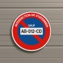 Panneau stationnement interdit avec n° plaque immatriculation perso...